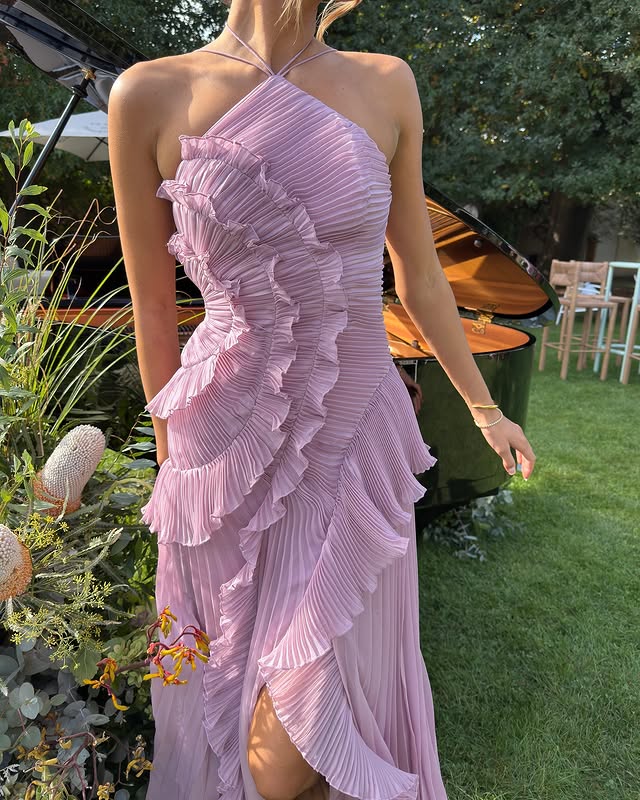 Elegant Halter Neck Maxi Dress With Ruffle Detail And Pleated Skirt Exclusive