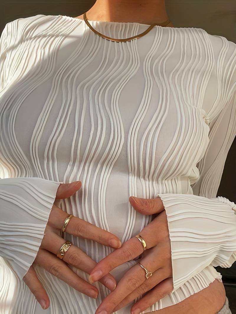 Fitted Women's Long Sleeve Top With 3D Textured Pattern Exclusive Fit